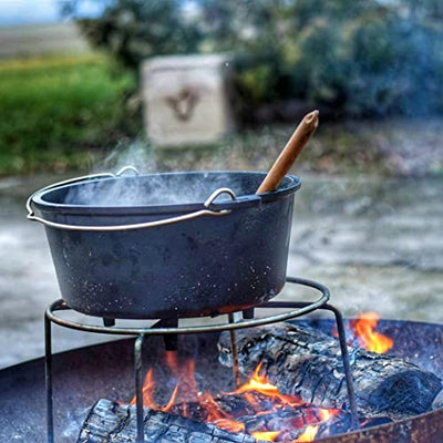 BBQ-Toro 6-teiliges Dutch Oven Kit in Holzkiste | Gusseisen, bereits eingebrannt - preseasoned | Set aus Topf, Pfanne, Grillrost, Holz Kiste und Dreibein | Für Camping, Outdoor, Garten und Terrasse