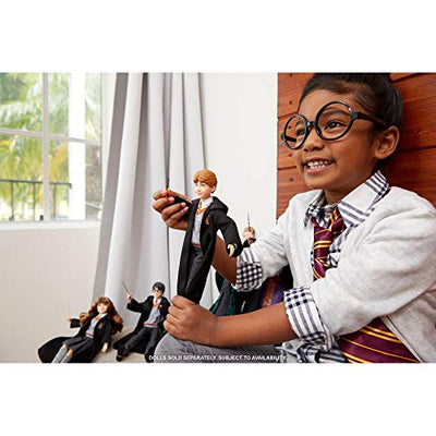 Harry Potter Mattel FYM52 - Ron Weasley Sammlerpuppe (ca. 26 cm) mit Hogwarts-Uniform, Gryffindor-Robe und Zauberstab, Spielzeug ab 6 Jahren - Geschenkapp