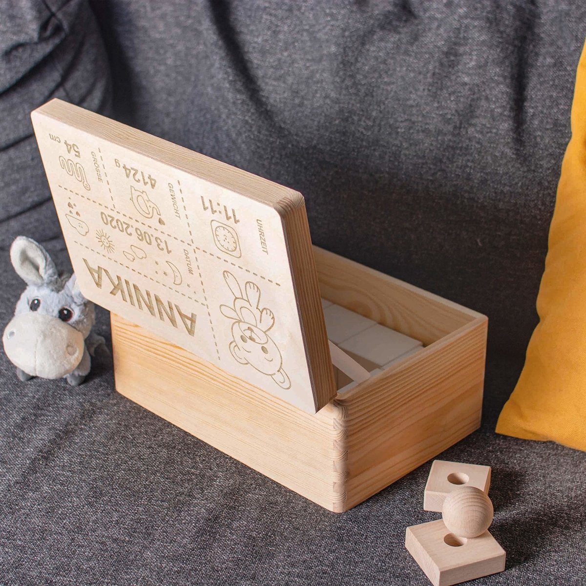 LAUBLUST Erinnerungsbox Baby Personalisiert - Teddybär - Geschenk zur Geburt | M - ca. 30x20x14cm, Holzkiste Natur FSC® - Geschenkapp