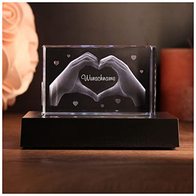 LoveGoals 3D Glas Kristall mit Gravur - Herz aus Zwei Händen mit Wunschtext Wunschname graviert - persönliche Geschenk Geschenke Name für Freund Freundin incl. Batt. LED-Sockel - Geschenkapp