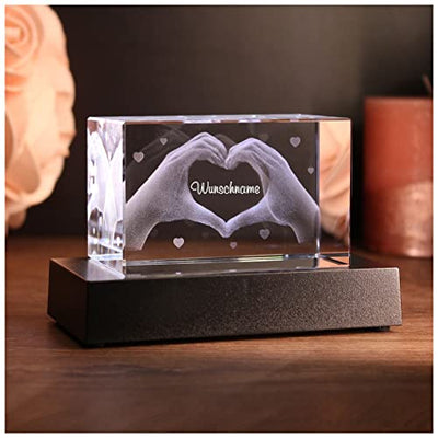 LoveGoals 3D Glas Kristall mit Gravur - Herz aus Zwei Händen mit Wunschtext Wunschname graviert - persönliche Geschenk Geschenke Name für Freund Freundin incl. Batt. LED-Sockel - Geschenkapp