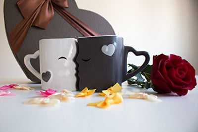 MIAMIO - Kaffeetassen/Küssende Tassen Set Geschenke für Frauen/Geschenke für Männer/Freund/Freundin zur Hochzeit/Weihnachten aus Keramik (Grau) - Geschenkapp
