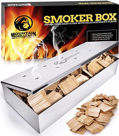 Mountain Grillers Räucherbox aus Edelstahl für BBQ - Smokerbox für ein tolles Aroma beim Grillen - Für Kugel-, Kohle- und Gasgrill - Robustes Grillzubehör für Räucherchips mit praktischem Klappdeckel - Geschenkapp